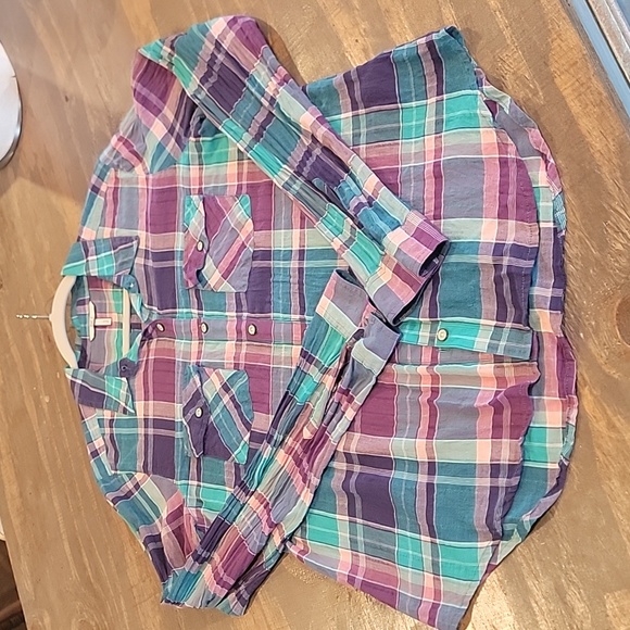 BKE LARGE FITTED PLAID SHIRT button down w 2 pockets in front. - Picture 3 of 4